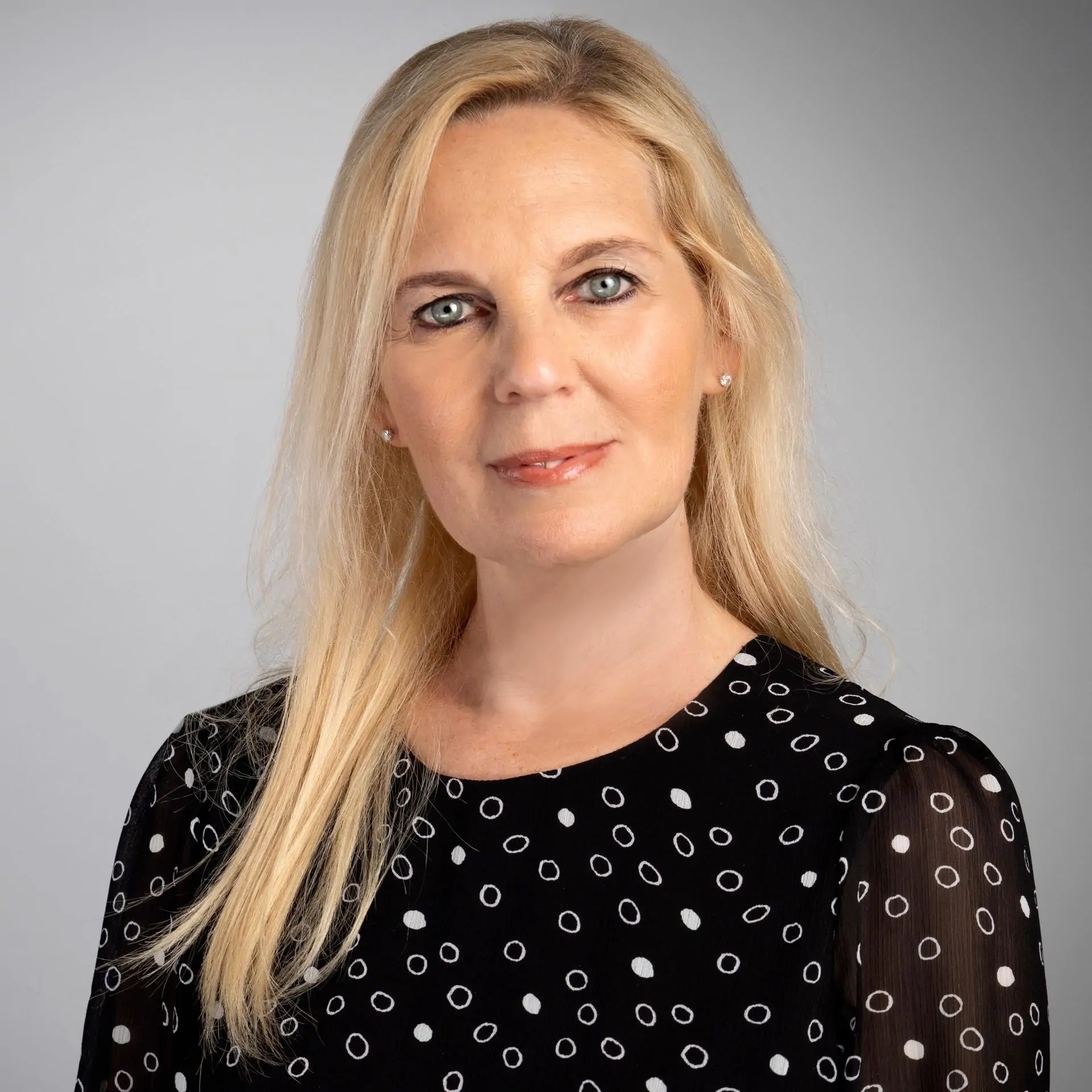 Karina Dolgiej (modera)